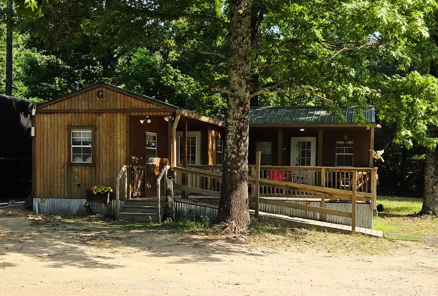 Hummingbird cabin at Cedar Flats Inn